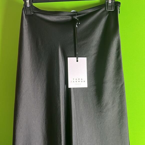 Tara Jarmon Jesta black fluid satin skirt Size 34-US size 0 - Picture 6 of 7